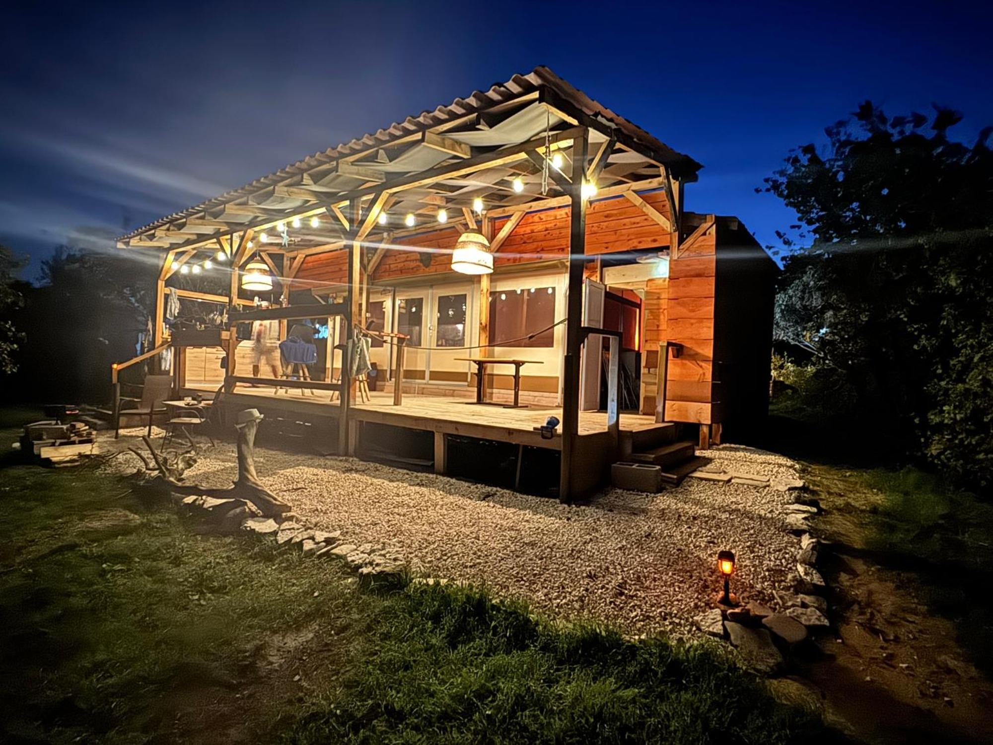 Karavana Tropicana Varna Exterior foto